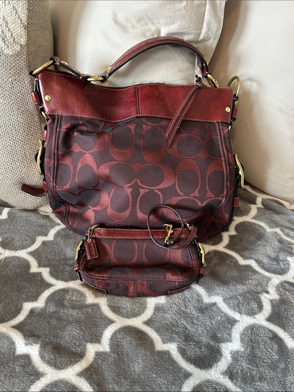 RETIRED- Coach Zoe Set in Signature Jacquard & Leather Burgundy 2009 - Picture 4 of 12